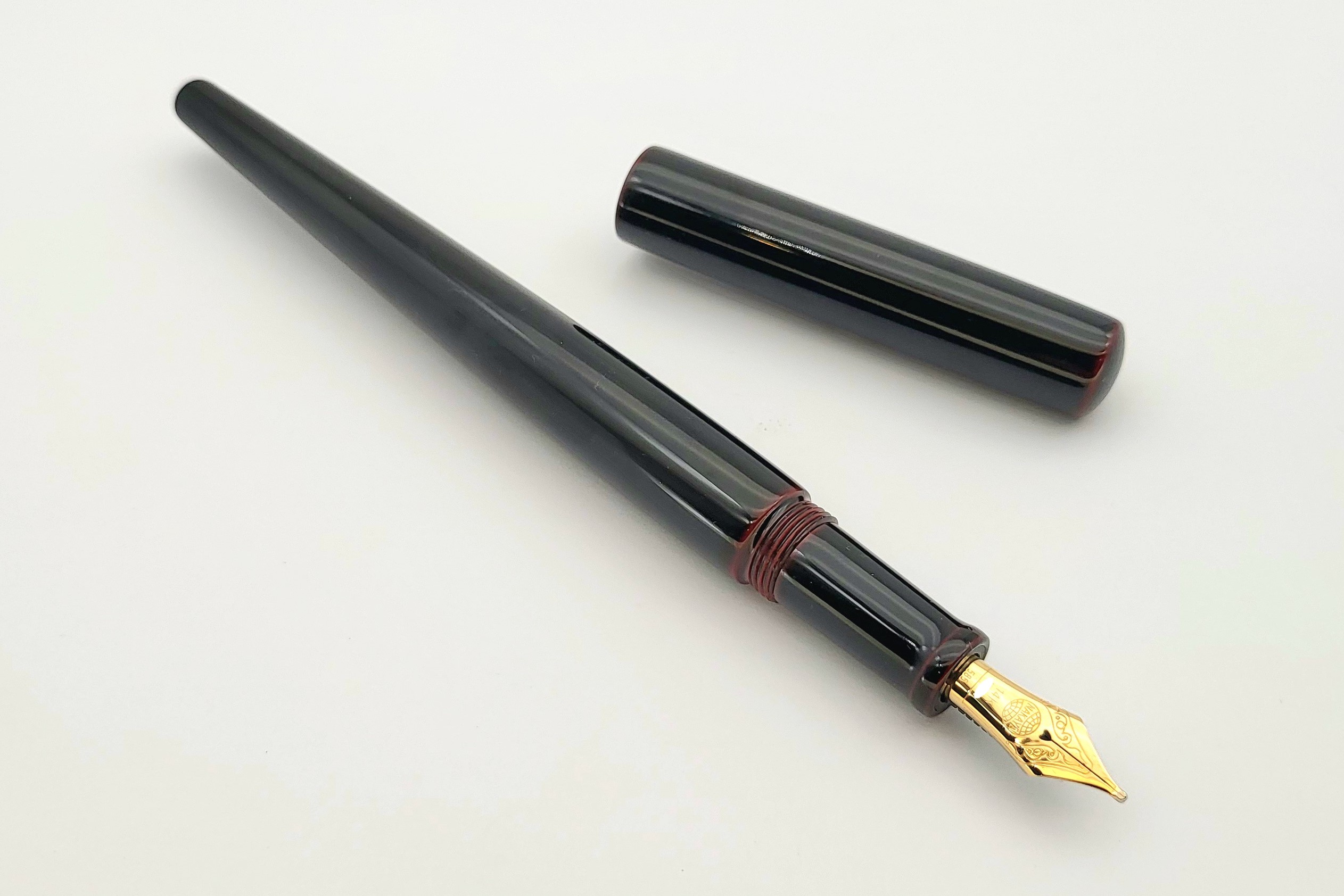 NakayaDeskPenKuroTamenuriFP_A